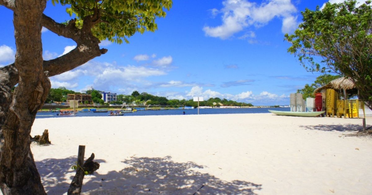 Orla de Alter vista da Ilha do Amor